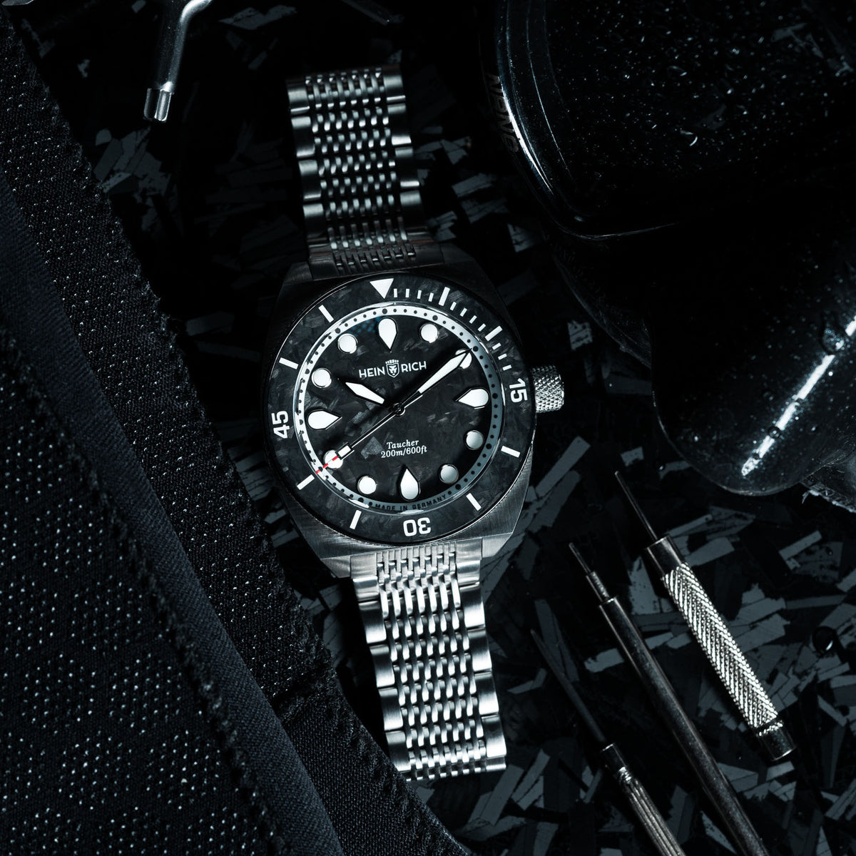 Taucher Lume Infused Forged Carbon - HEINRICH watches